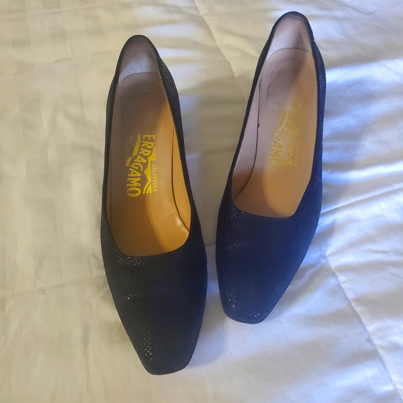 Salvatore Ferragamo Dark Blue Low Heel Pumps - Size 7 Aaaa Narrow